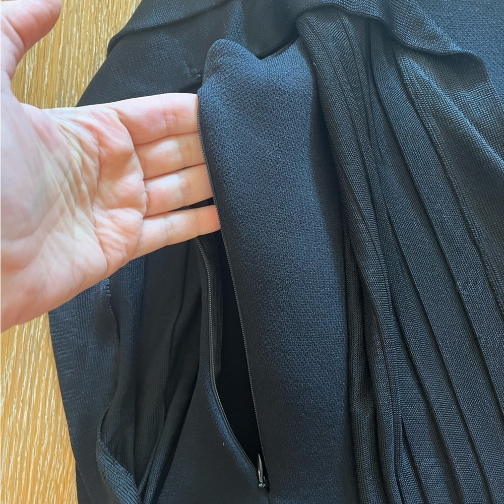 Beautifully structured black mini asymmetrical dress Zac Posen - Picture 14 of 17